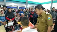 Antrian pembuatan KTP elektronik di Garut (Liputan6.com/Jayadi Supriadin)