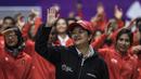 Menko PMK, Puan Maharani, mengikuti flash mob bersama para atlet saat acara pengukuhan kontingen Indonesia di Istora Senayan, Jakarta, Minggu (5/8/2018). Pada Asian Games XVIII, Indonesia menurunkan 938 atlet. (Bola.com/Vitalis Yogi Trisna)