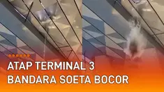 Sebuah atap di dalam bandara bocor akibat diguyur hujan deras mengundang perhatian.