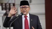 Menteri Perdagangan, Zulkifli Hasan  memberikan keterangan usai dilantik di Kabinet Indonesia Maju, Istana Negara, Jakarta, Rabu (15/6/2022). Jokowi merombak  para menteri dengan tujuan untuk menghidupkan kembali pertumbuhan yang tersendat-sendat dan menstabilkan kekurangan minyak goreng nasional dan kenaikan harga. (AP Photo/Achmad Ibrahim)