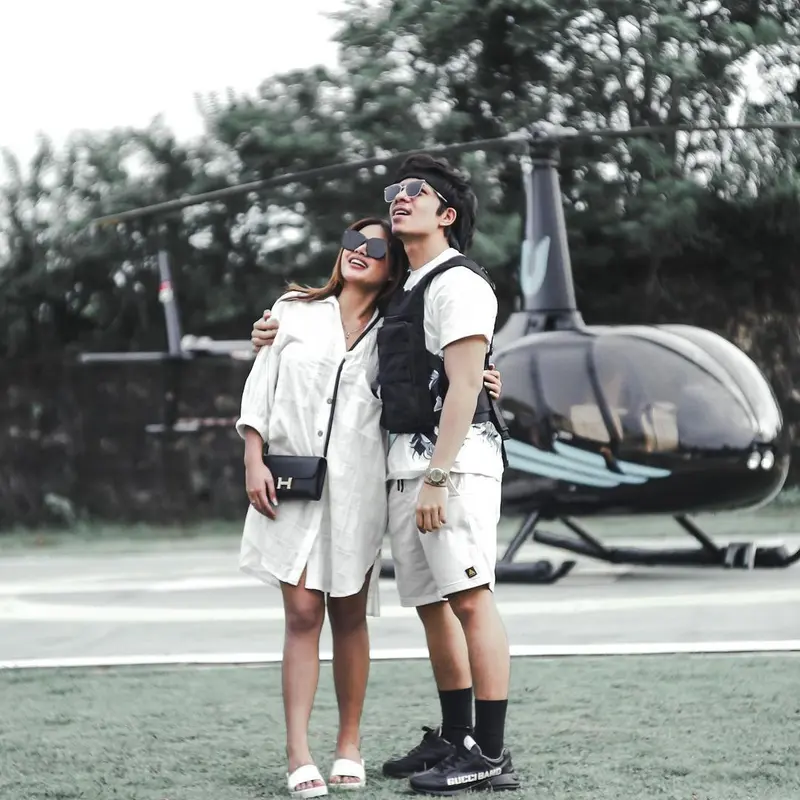 6 Momen Aurel Hermansyah Naik Helikopter, Dapat Kejutan Romantis Dari Atta Halilintar. (Sumber: Instagram/attahalilintar dan Instagram/aurelie.hermansyah)