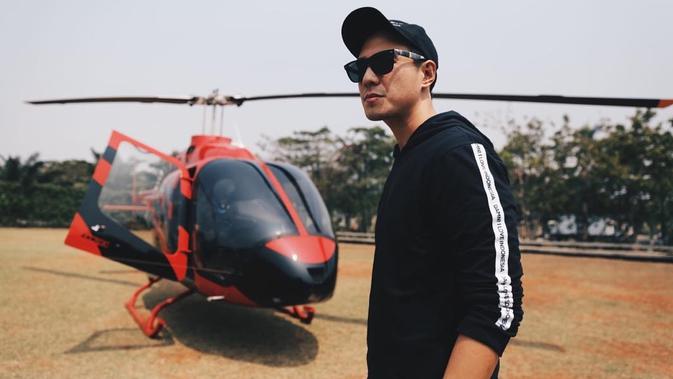 Artis Ini Pilih Jalan-Jalan Naik Helikopter (sumber: instagram/@  vjdaniel)