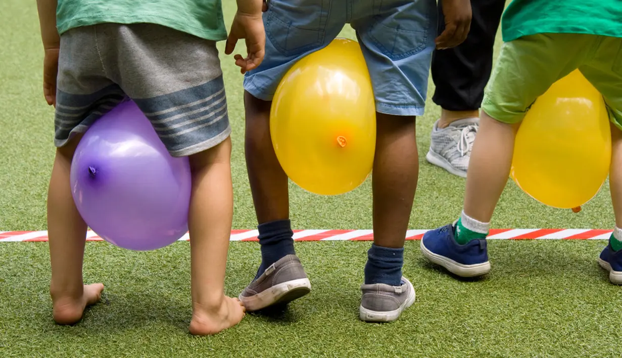 5. Joget balon: Leo
Lomba yang seru ini jelas cocok untuk Leo yang menyukai kemeriahan sorakan penonton. Zodiak yang suka jadi pusat perhatian ini pasti akan menunjukkan upaya terbaiknya dalam lomba joget balon. (Luke Sadler/Shutterstock)