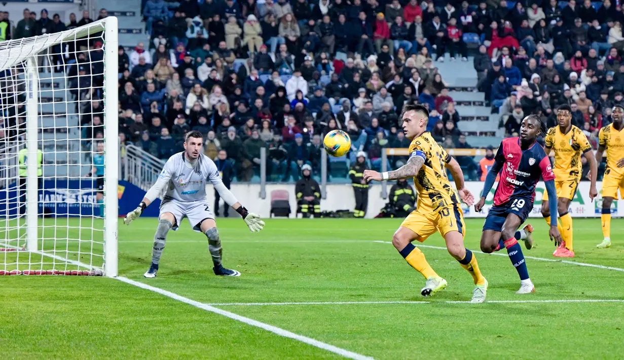 Gol ini berhasil membuat Lautaro pecah telur setelah sembilan pertandingan terakhir di semua kompetisi gagal nihil gol. (Gianluca Zuddas/LaPresse via AP)