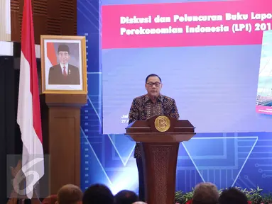 Gubernur BI Agus D.W. Martowardojo saat meluncurkan buku Laporan Perekonomian tahun 2016 di Gedung BI, Jakarta, Kamis (27/4). (Liputan6.com/Angga Yuniar)