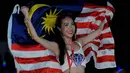 Seorang pengunjung dengan pakaian seksi tampak menikmati alunan musik di DWP 2014, Sabtu (13/12/2014). (Liputan6.com/Faisal R Syam) 