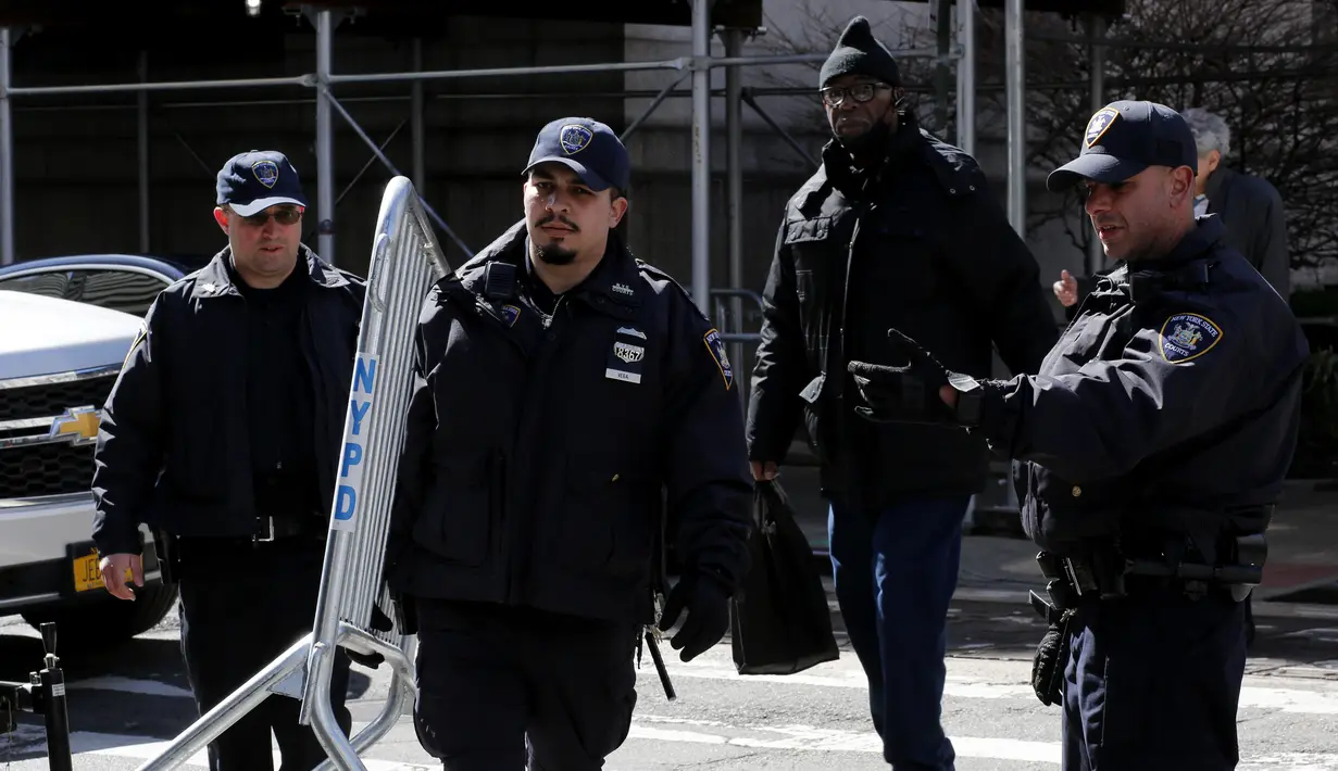 Trump akan muncul di pengadilan Manhattan pada Selasa untuk menghadapi tuntutan pidana dengan dikawal Secret Service. (Photo by Leonardo Munoz / AFP)