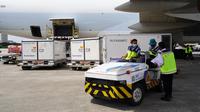 Indonesia kedatangan 2,7 juta dosis vaksin AstraZeneca, yang merupakan tahap 203 dan donasi dari Pemerintah Australia tiba di Bandara Soekarno-Hatta, Tangerang pada Rabu, 9 Februari 2022. (Dok Djanes/InfoPublik/Kominfo)