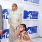 Putri Beyonce, Blue Ivy mengenakan gaun rancangan desainer Indonesia Mischka Aoki. (AFP/Bintang.com)