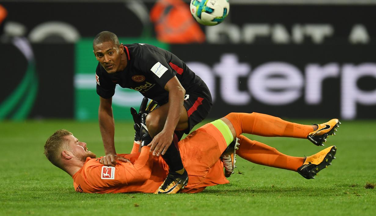 5. Sebastian Haller (Frankfurt) - 5 gol dan 3 assist (AFP/Patrik Stollarz)