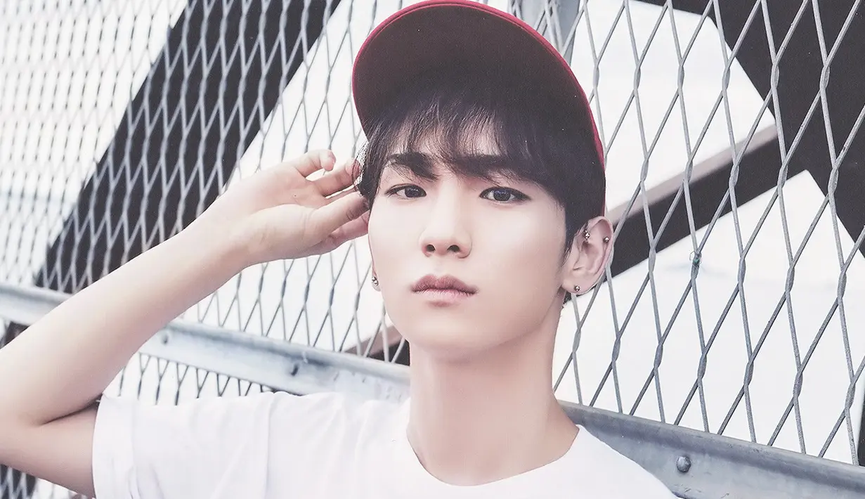 Key SHINee merupakan personel paling hemat di grupnya. Bahkan ia mewarnai rambutnya sendiri, pasalnya ia menganggap harga mewarnai di salon sangat mahal. (Foto: Soompi.com)