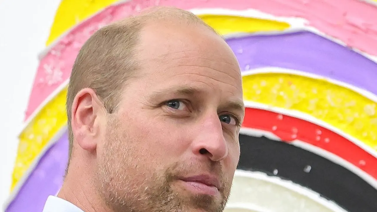 Pesona Jenggot Pangeran William Saat Kembali Bekerja Selepas Liburan Musim Panas