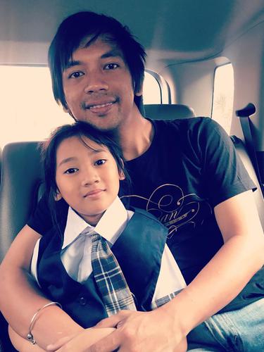 Rian D'Masiv antar anak ke sekolah