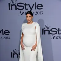 Kanye West pun muak dengan kabar simpang siur yang menghantui hubungan pernikahannya dengan Kim Kardashian. Tak hanya itu, beberapa kali Kanye West ingin gugat cerai Kim Kardashian. (AFP/Bintang.com)