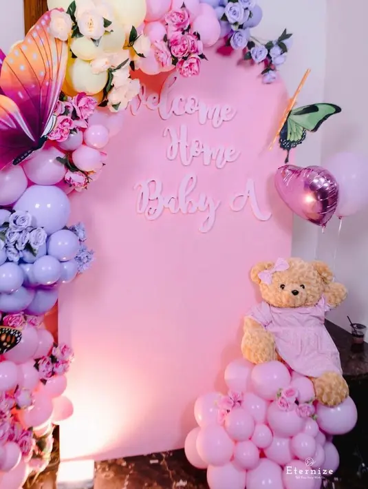 Selanjutnya ada stand photobooth yang masih mengusung konsep serba pink. (Instagram/ghazplanner.co).