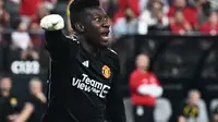 Andre Onana seperti sudah lama di Manchester United. Dia tak ragu memarahi rekannya di MU yang melakukan kesalahan (AFP)