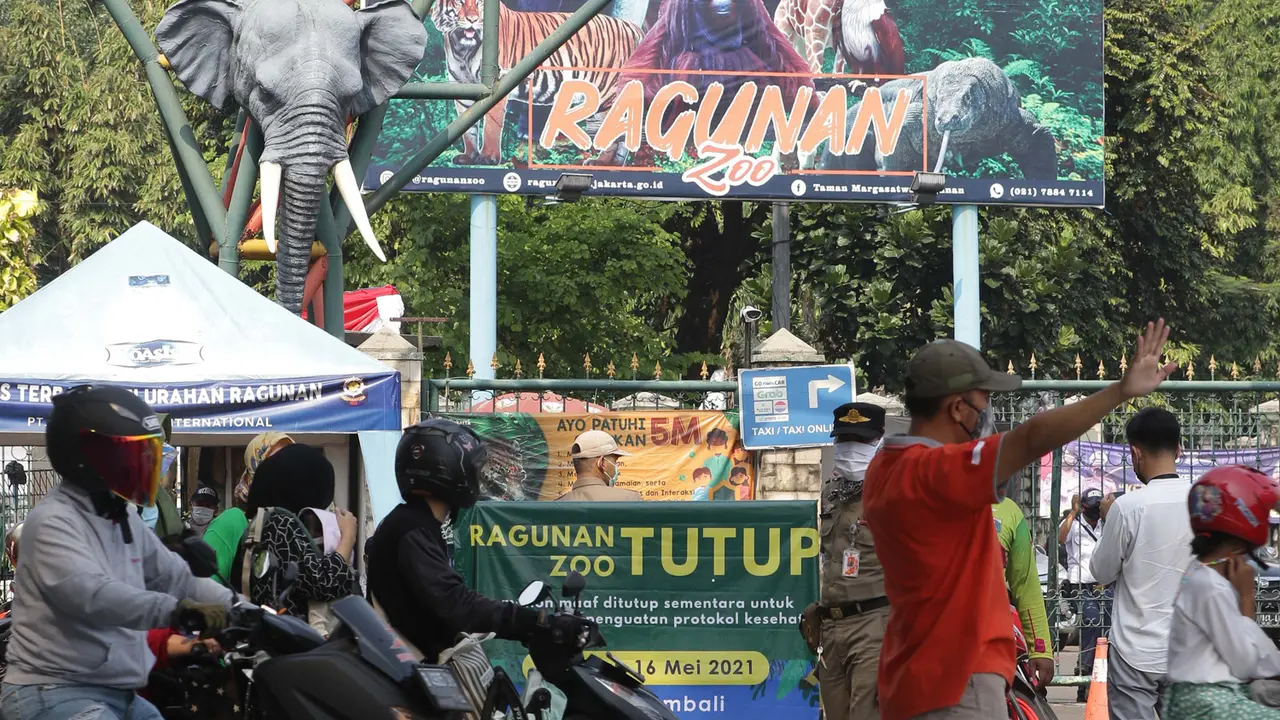 FOTO: Pengetatan Protokol Kesehatan, Kebun Binatang Ragunan Ditutup Dua Hari