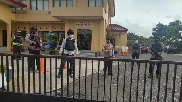 Pengetatan Penjagaan Di Mapolsek Ciwandan, Kota Cilegon, Banten. (Rabu, 31/03/2021). (Dokumentasi Polsek Ciwandan).