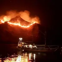 Gili Lawa terbakar. (Liputan6.com/Ola Keda)