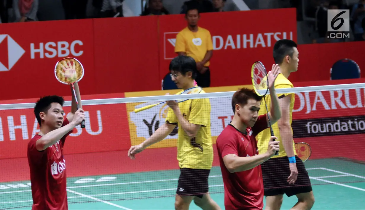 Ganda putra Indonesia, Kevin Sanjaya/Marcus Gideon bersorak usai melawan Chen Hung Ling/Wang Chi-Lin (Taiwan) pada perempat final Indonesia Masters 2018 di Jakarta, Jumat (26/1). Kevin/Marcus unggul 20-22 21-14 21-14. (Liputan6.com/Helmi Fithriansyah)