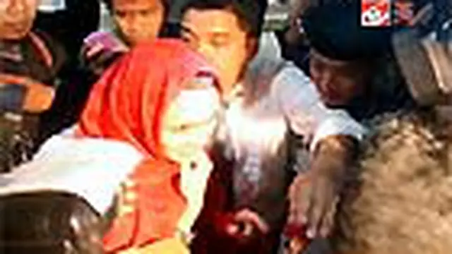 Luna Tinggalkan Mabes Polri dengan Dikawal Polisi