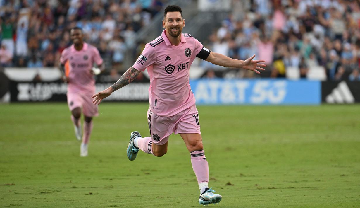 <p>Pemain Inter Miami, Lionel Messi melakukan selebrasi setelah mencetak gol ke gawang Philadelphia Union pada laga Piala Liga 2023 di Subaru Park, Chester, Pennsylvania, 15 Agustus 2023. (AFP/Angela Weiss)</p>
