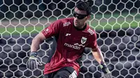 Bukan Gaya-Gayaan, Ini Fungsi Kacamata Swivel Vision yang Dipakai Emil Audero di Latihan Timnas Indonesia