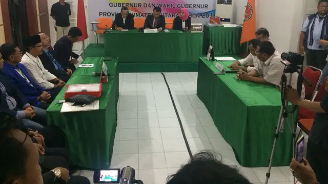 Sidang Bawaslu dengan perkara gugatan JR Saragih