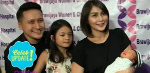 Arie Untung dan Fenita tengah berbahagia. Pada Selasa (23/8/2016) pagi, pasangan selebritas ini dikaruniai anak ketiga.