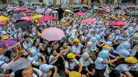 Imbas penghentian operasional ini, seluruh karyawan Sritex resmi terkena pemutusan hubungan kerja (PHK) sejak 26 Februari dengan hari kerja terakhir pada 28 Februari 2025. (DIKA/AFP)