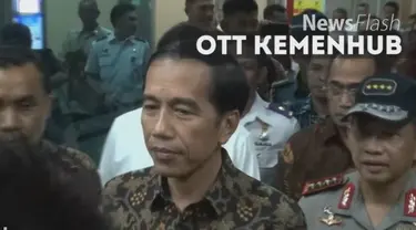 Presiden Joko Widodo (Jokowi) datang langsung ke Kementerian Perhubungan saat Polri melakukan penangkapan terhadap pelaku pungutan liar (pungli). Hal ini mengundang berbagai respon dari publik, sebagian menganggap sikap Presiden berlebihan.