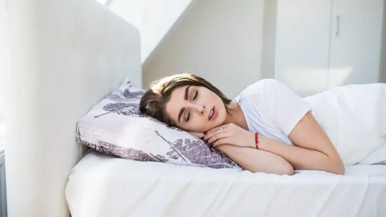 Alasan badan lemas usai melakukan tidur panjang. (Sumber Foto: Shutterstock/The List)