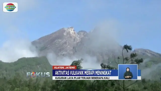 Abu dan lava pijar dari Gunung Merapi mengarah ke Sungai Gendol, warga diimbau waspada.