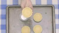 Sajikan pie susu mini untuk kudapan di sore hari. Berikut resep praktis yang dapat Anda coba.