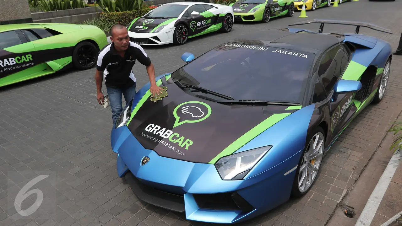 20151021-Di Jakarta, Lamborghini Dijadikan Armada Taksi Gratis