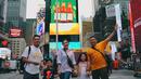 Melalui unggahannya di Instagram, Anang Hermansyah dan keluarga membagikan keseruan saat berlibur di New York. Anang Hermansyah dan istrinya, Ashanty tak hanya berdua mereka kembali mengajak ketiga buah hatinya, Azriel, Arsy, Dan juga Arsya. (Instagram/ashanty_ash)