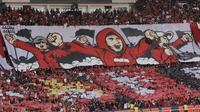 Koreografi dan spanduk raksasa ditampilkan suporter Indonesia, Ultras Garuda saat Timnas Indonesia menghadapi Irak pada laga Grup F putaran kedua Kualifikasi Piala Dunia 2026 zona Asia di Stadion Utama Gelora Bung Karno (SUGBK), Senayan, Jakarta, Kamis (6/6/2024). (Bola.com/M Iqbal Ichsan)