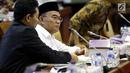 Menteri Pendidikan dan Kebudayaan Muhadjir Effendy menyampaikan paparan dalam rapat kerja dengan Komisi X DPR di Kompleks Parlemen, Senayan, Jakarta, Rabu (4/9/2019). Rapat membahas Rencana Kerja dan Anggaran Kementerian dan Lembaga (RKAKL) Tahun 2020. (Liputan6.com/Johan Tallo)