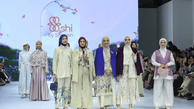 Koleksi terbaru Shi by Shireen Sungkar dan Zaskia Sungkar Signature di tampilkan di JFW 2025