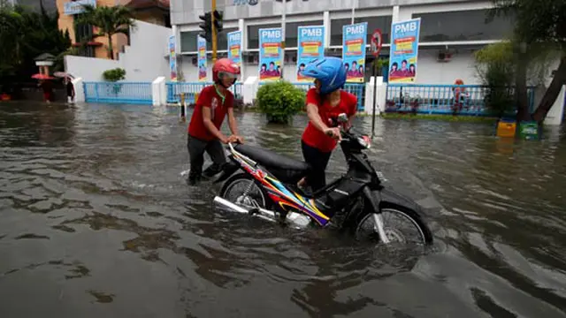 [VIDEO] Pedagang Pasar Johar Semarang Minta Perbaikan Saluran Air