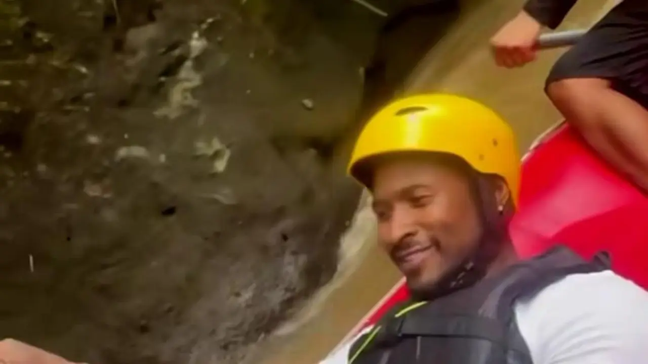 Potret Usher Asyik Liburan di Bali. (instagram/usher)