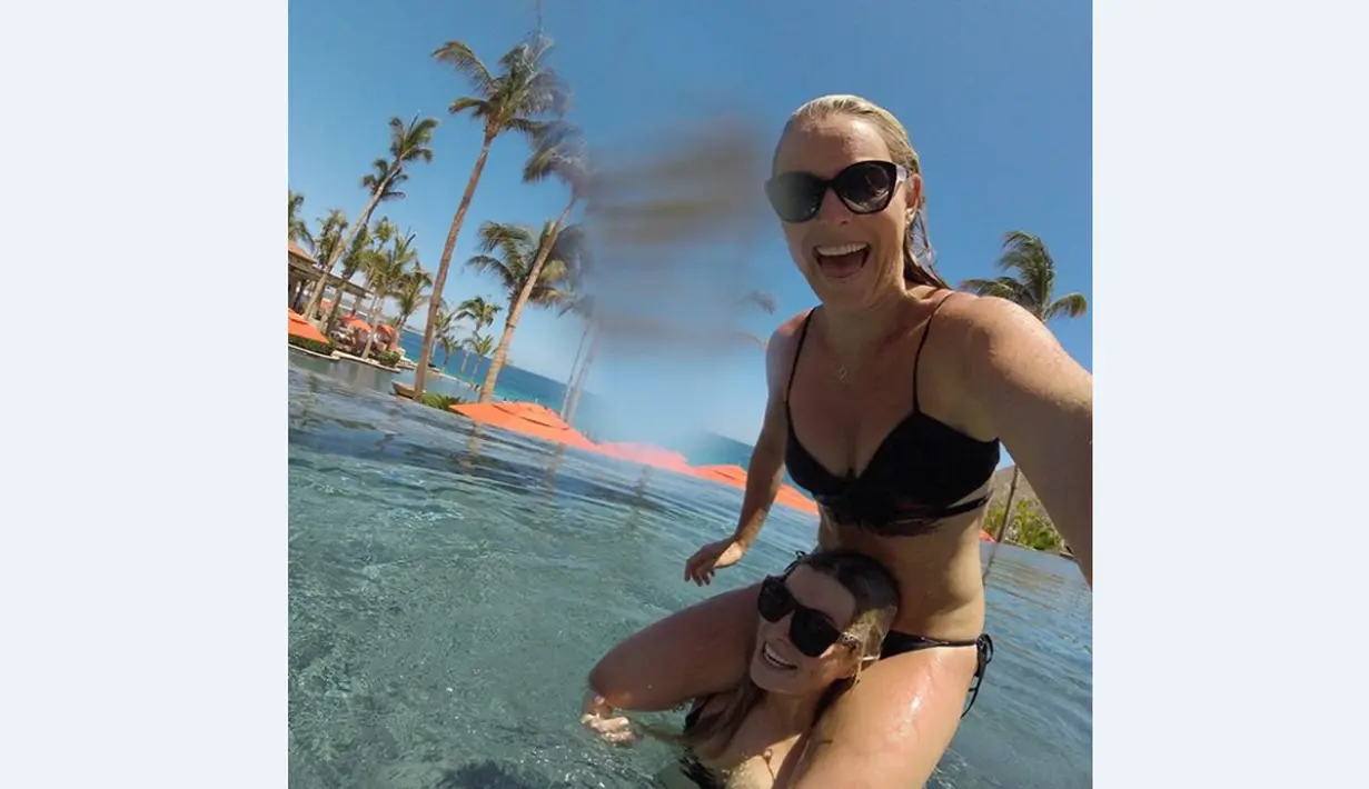 Lindsey Vonn saat berlibur bersama temannya. (Instagram/Lindseyvonn)