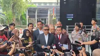 Sekretaris Jenderal (Sekjen) PDI Perjuangan Hasto Kristiyanto memenuhi panggilan penyidik Komisi Pemberantasan Korupsi (KPK) untuk dimintai keterangan dalam kasus korupsi Direktorat Jendral Perkeretaapian (DJKA) pada Kementerian Perhubungan (Kemenhub). (Merdeka.com/Rahmat Baihaqi)