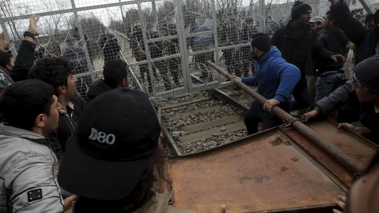 Migran Mengamuk Dobrak Pagar Macedonia di Perbatasan Yunani