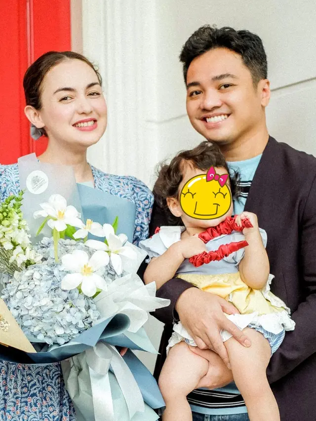 6 Momen Rianti Cartwright Peringati 11 Tahun Pernikahan, Makan Bersama di Rumah