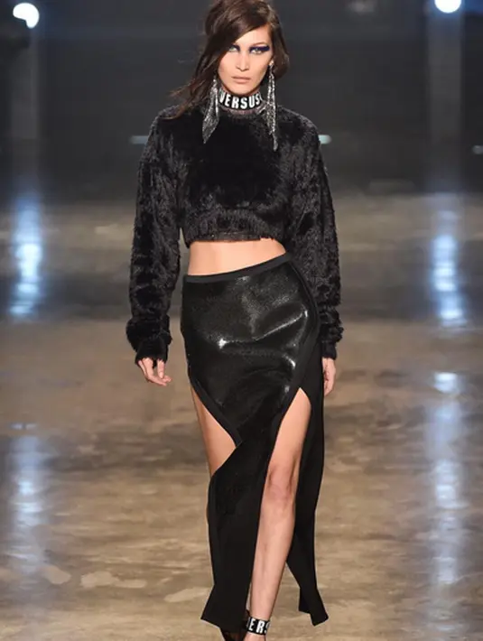  Berita soal si super model yang satu ini menag kerap menjadi perhatian publik. Seperti beberapa hari lalu, dimana Bella mengungkapkan kebanggaannya menjadi seorang wanita muslim.  (Instagram/Bella Hadid)