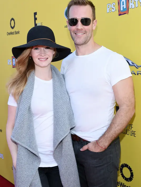 Konsultan bisnis yang sekarang menjadi blogger gaya hidup, Kimberly, menikah dengan James di Israel pada tahun 2010, dan mereka menyambut putri pertama mereka sebulan kemudian. Ini adalah pernikahan kedua James. (AFP/Bintang.com)