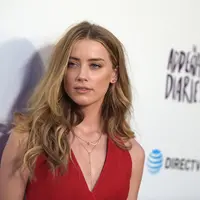 Amber Heard nampaknya enggan berlama-lama menikmati masa kesendiriannya, pasca berpisah dengan aktor kawakan, Johnny Depp. (AFP/Bintang.com)
