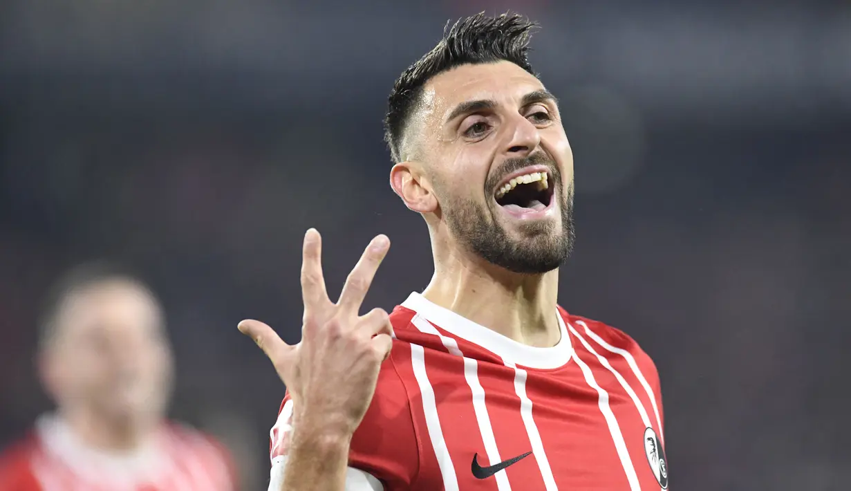 Bahkan tiga hari sebelumnya ia juga mencetak hattrick saat FC Freiburg mengalahkan Union Berlin di Bundesliga. Satu nama 'asing' di tubuh Timnas Italia ini akan menjadi idola dan akan mendongkrak penampilan Timnas Italia di ajang internasional selanjutnya. (AFP/Thomas Kienzle)