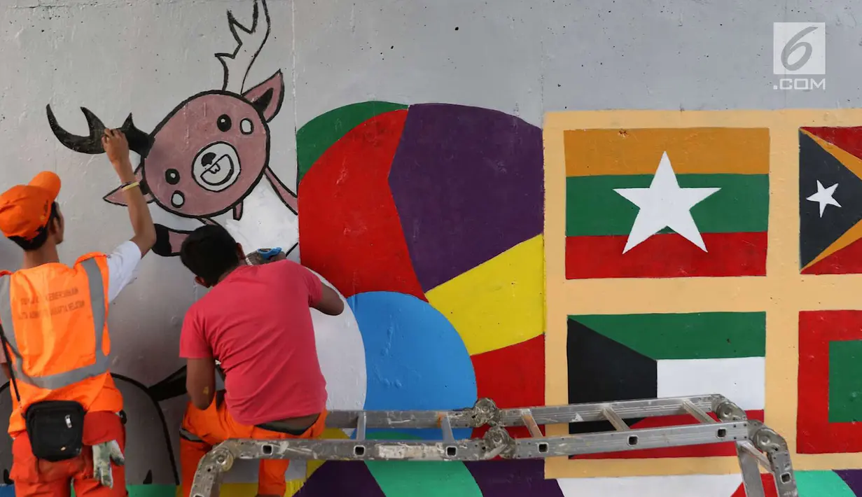 Petugas PPSU Srengseng Sawah menggambar mural bertema Asian Games 2018 di kolong flyover Universitas Indonesia, Depok, Jawa Barat, Jumat (27/7). Perhelatan Asian Games 2018 akan berlangsung di Jakarta dan Palembang. (Liputan6.com/Immanuel Antonius)